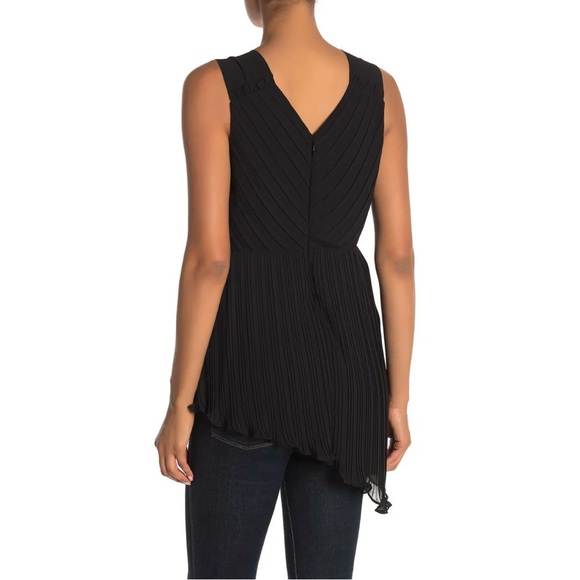 BCBGMAXAZRIA Surplice Neck Pleated Asymmetrical Sleveless Blouse (Black) Small - Picture 9 of 9
